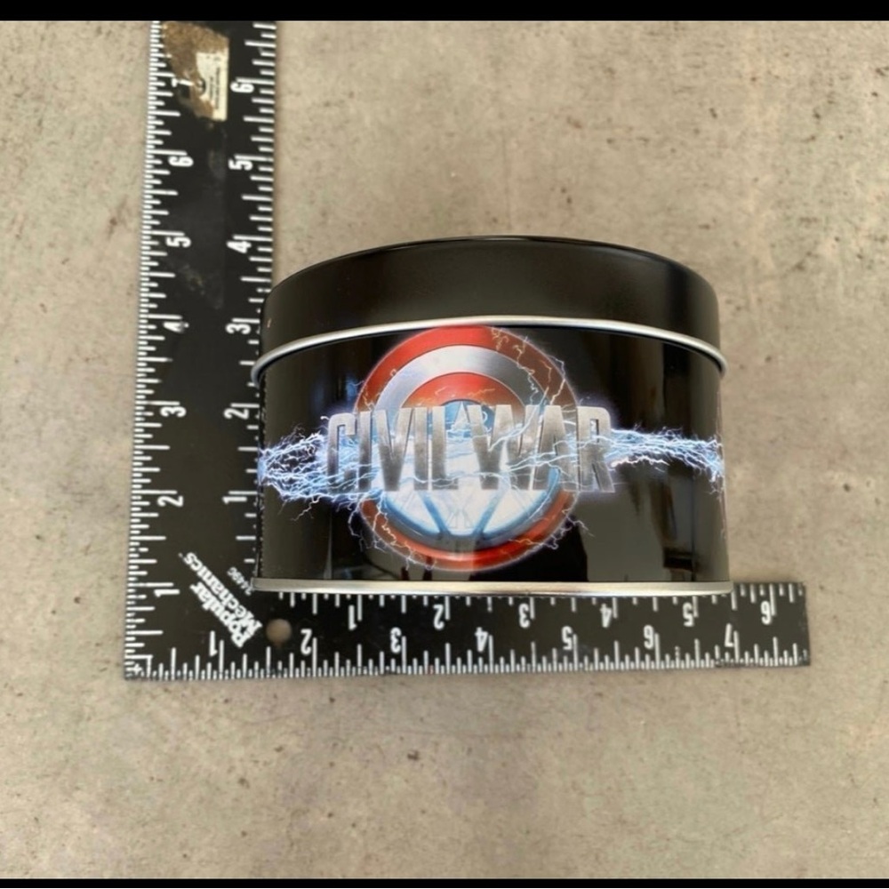 Marvel Captain America and Iron Man Design Empty Tin - Picture 5 of 5